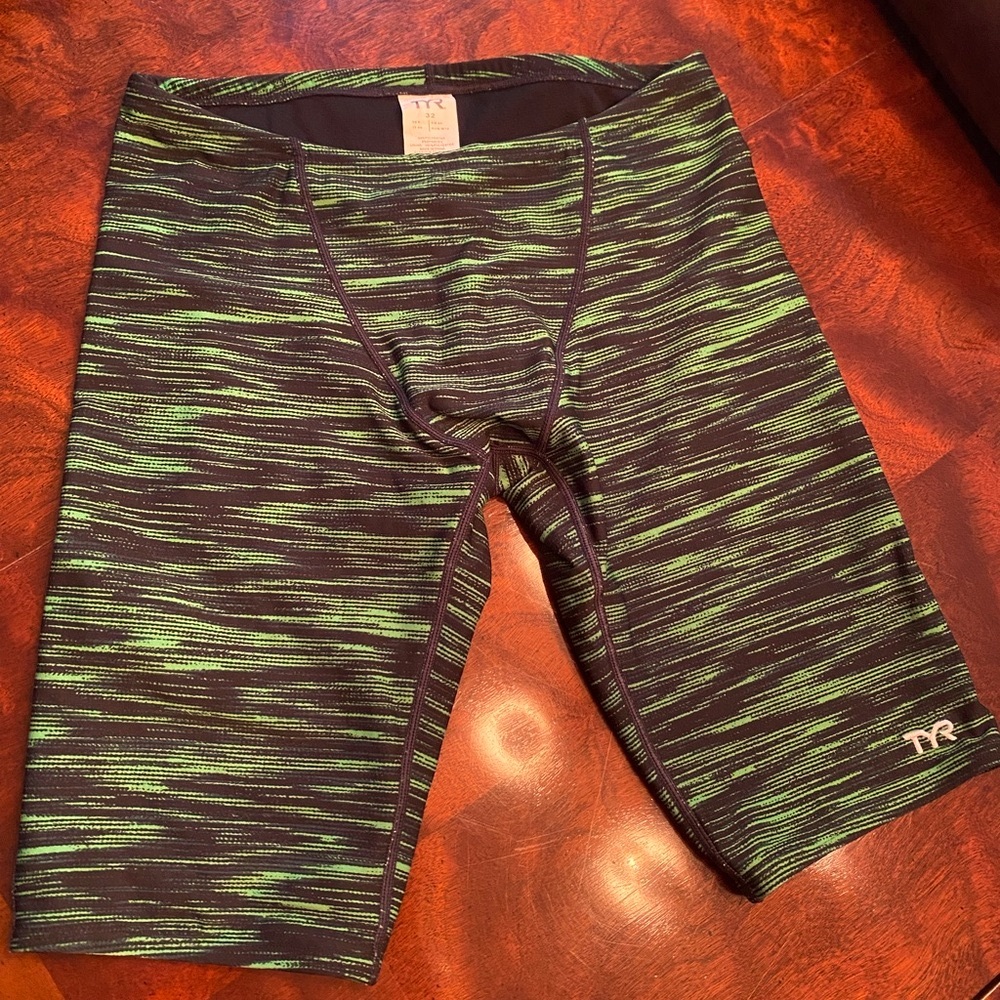 TYR mens jammer swim suit size 34 EUC green and black